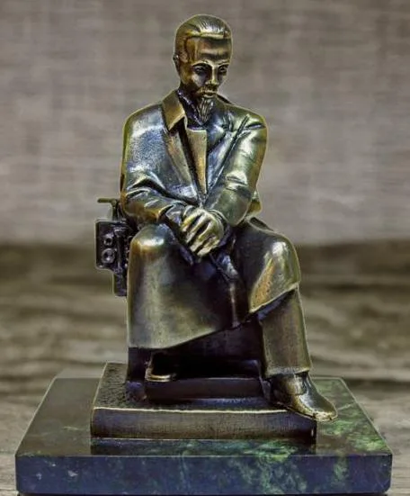 Скульптура «Попов А.С.» — копия памятника — необычный подарок