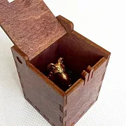 Фигурка «Крысеныш с сыром» из бронзы — оригинальный подарок — фотография 4