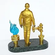 Бронзовая композиция «Сотрудник газовой промышленности» в подарок — фотография 5