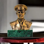 Подарочный бронзовый бюст «Гагарин Ю.А.» — фотография 1