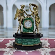 Подарочные каминные часы «Амур и Психея» из малахита — фотография 1