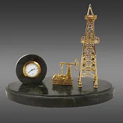 Часы с нефтяной вышкой и качалкой — необычный подарок — фотография 2
