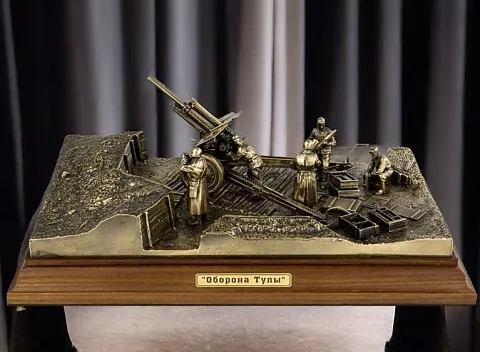 На память: Диорама «Оборона Тулы» из бронзы и ясеня, 1:35