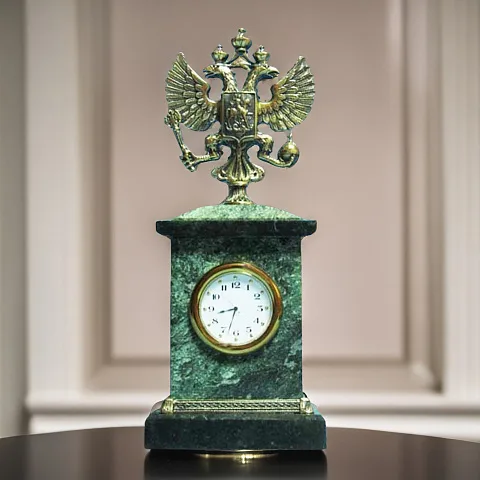 На память: Часы «Презент. Российский герб» со змеевиком