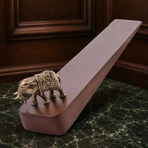 На память: Подставка под дверь «Слон»
