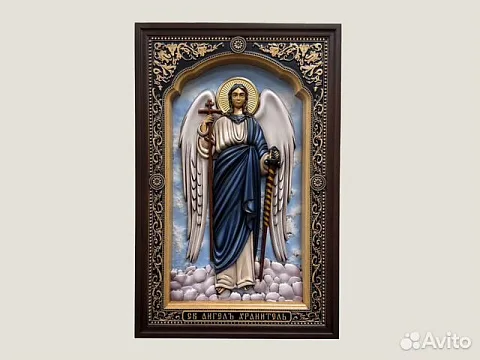 На память: Икона резная из дерева Ангел Хранитель