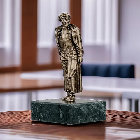На память: Статуэтка «Ф.Э. Дзержинский» из бронзы