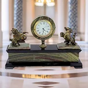 Каминные часы с бронзовыми конями, яшмой и долеритом — необычный подарок — фотография 1