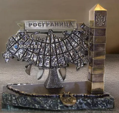 Бронзовая статуэтка «Росграница (граница на замке)» — необычный подарок