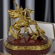 Сувенир «Георгий Победоносец» из латуни и бронзы с яшмой — оригинальный подарок — фотография 1